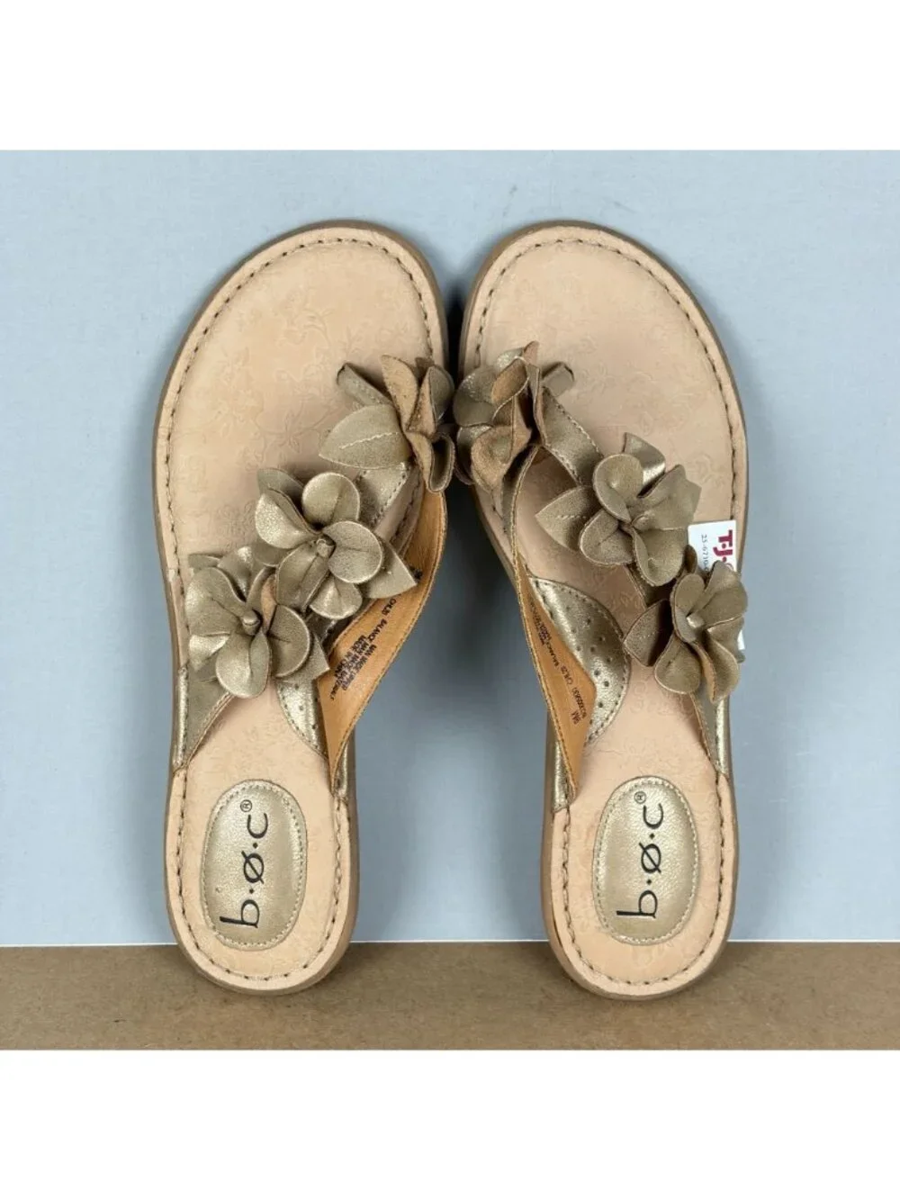 b.o.c. Born Floral Thong Sandals Womens 9 Tan/Gold Faux Leather Casual Slip On